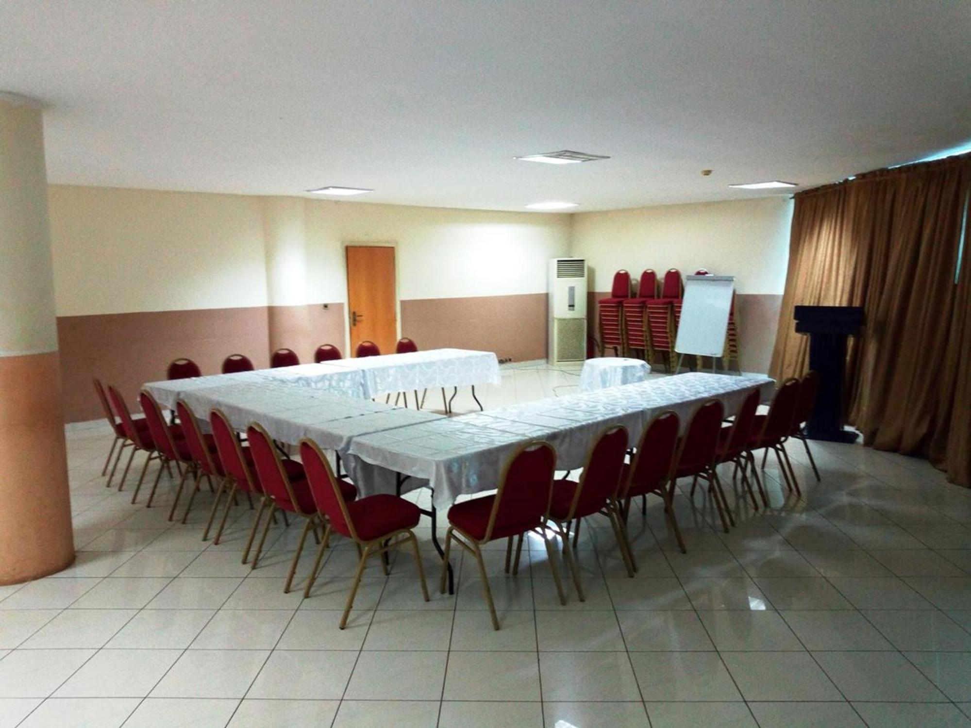 Room In Lodge - Golden Royale Hotel Enugu Eksteriør bilde
